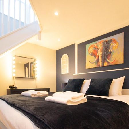 Lord Street - 2 Beautiful Apartments - Sleep Up To 14 Guests - By Rework Accommodation เชสเตอร์ ภายนอก รูปภาพ