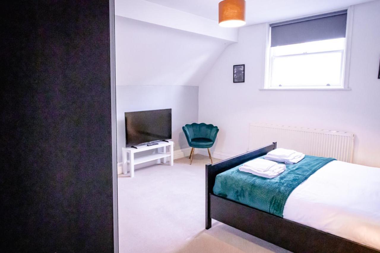 Lord Street - 2 Beautiful Apartments - Sleep Up To 14 Guests - By Rework Accommodation เชสเตอร์ ภายนอก รูปภาพ