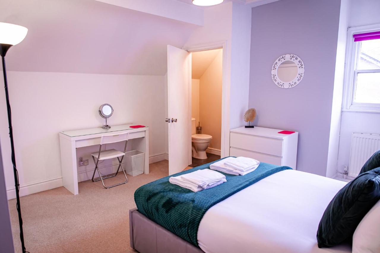 Lord Street - 2 Beautiful Apartments - Sleep Up To 14 Guests - By Rework Accommodation เชสเตอร์ ภายนอก รูปภาพ