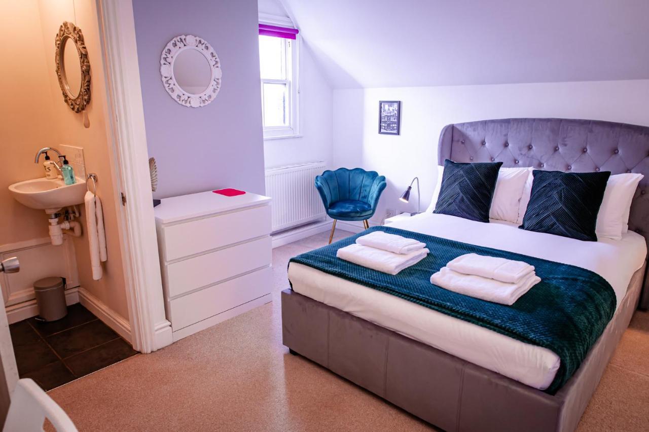 Lord Street - 2 Beautiful Apartments - Sleep Up To 14 Guests - By Rework Accommodation เชสเตอร์ ภายนอก รูปภาพ