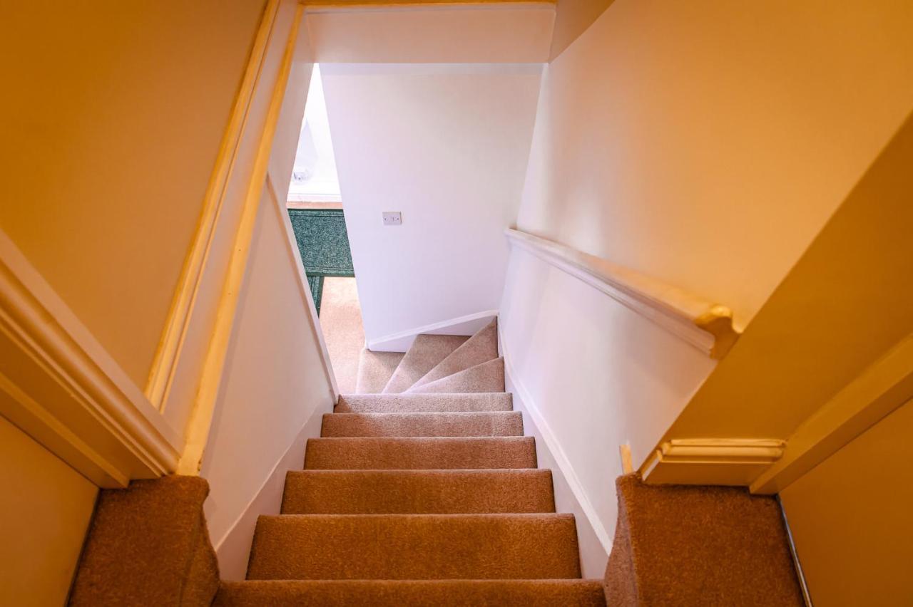 Lord Street - 2 Beautiful Apartments - Sleep Up To 14 Guests - By Rework Accommodation เชสเตอร์ ภายนอก รูปภาพ