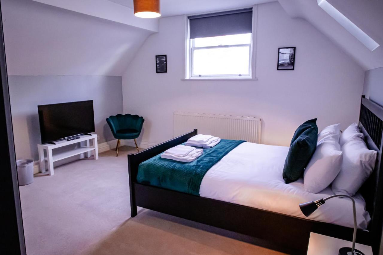 Lord Street - 2 Beautiful Apartments - Sleep Up To 14 Guests - By Rework Accommodation เชสเตอร์ ภายนอก รูปภาพ