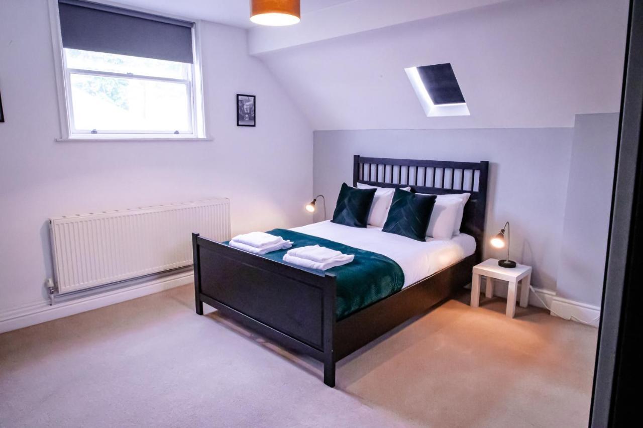 Lord Street - 2 Beautiful Apartments - Sleep Up To 14 Guests - By Rework Accommodation เชสเตอร์ ภายนอก รูปภาพ