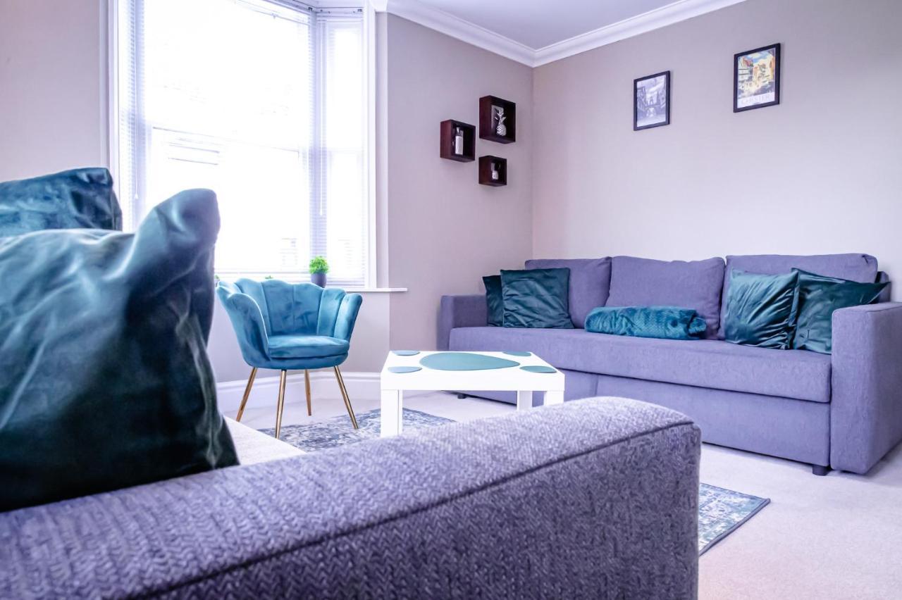 Lord Street - 2 Beautiful Apartments - Sleep Up To 14 Guests - By Rework Accommodation เชสเตอร์ ภายนอก รูปภาพ