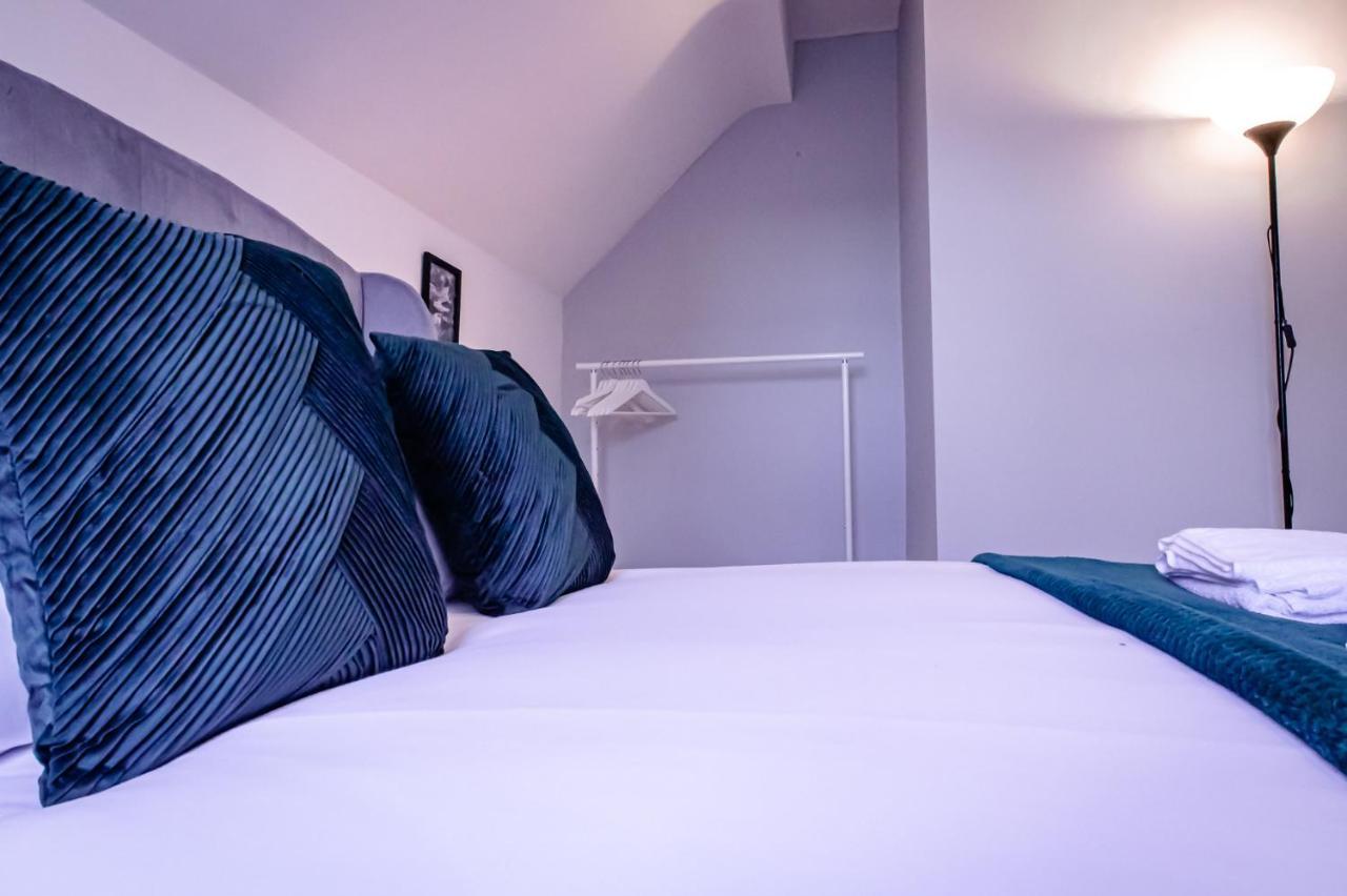 Lord Street - 2 Beautiful Apartments - Sleep Up To 14 Guests - By Rework Accommodation เชสเตอร์ ภายนอก รูปภาพ