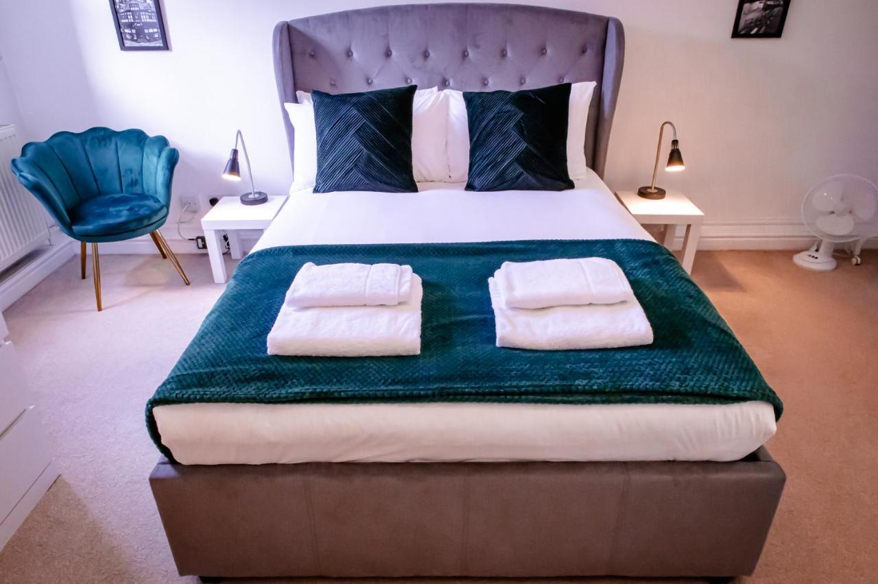 Lord Street - 2 Beautiful Apartments - Sleep Up To 14 Guests - By Rework Accommodation เชสเตอร์ ภายนอก รูปภาพ