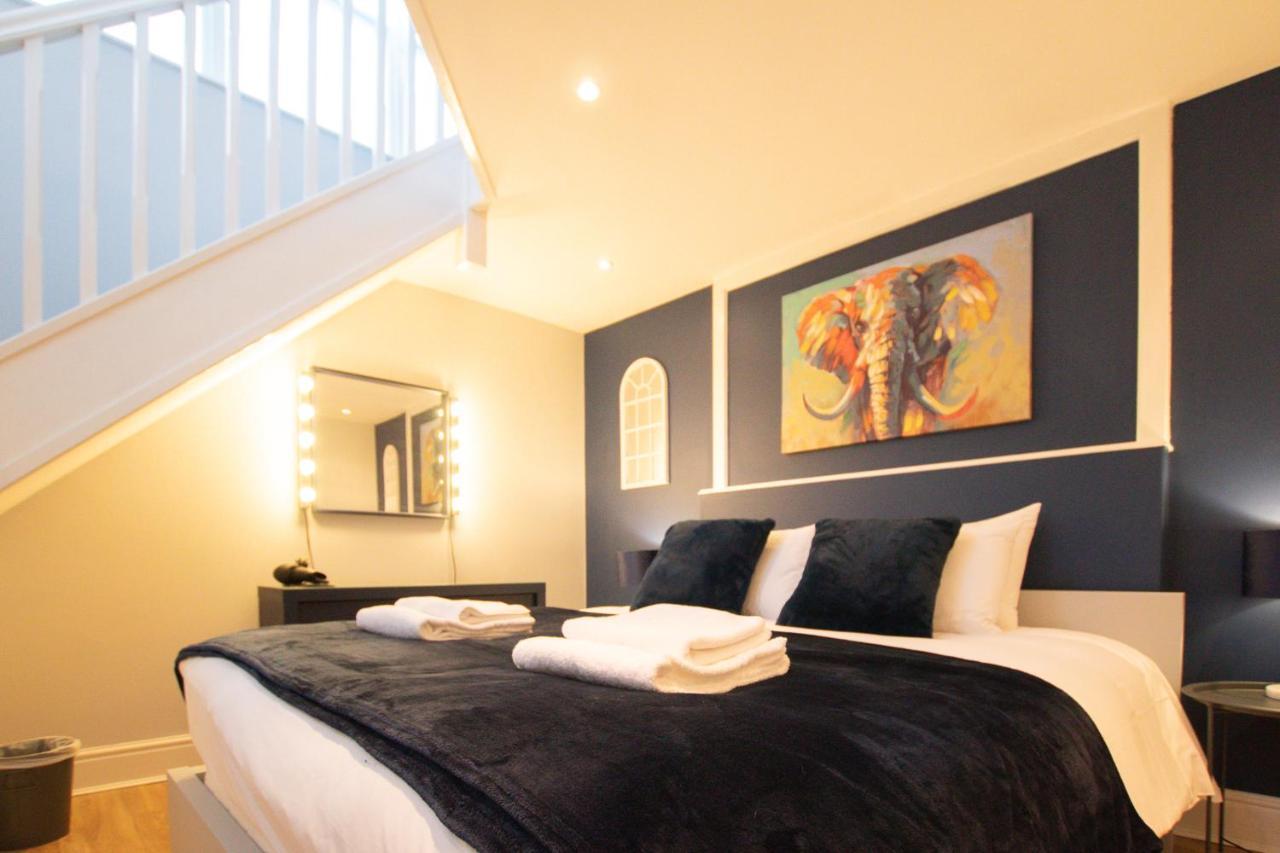 Lord Street - 2 Beautiful Apartments - Sleep Up To 14 Guests - By Rework Accommodation เชสเตอร์ ภายนอก รูปภาพ