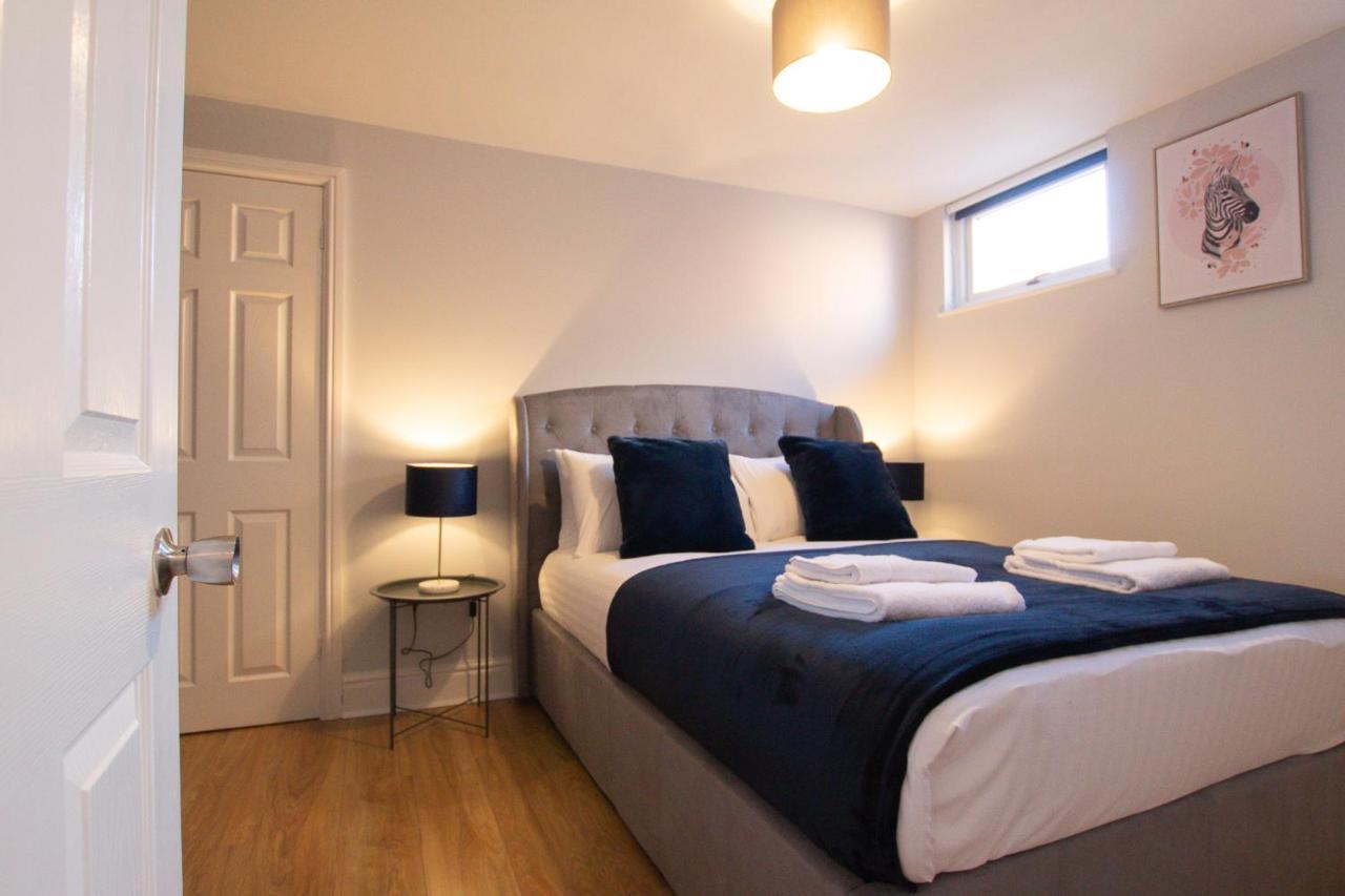 Lord Street - 2 Beautiful Apartments - Sleep Up To 14 Guests - By Rework Accommodation เชสเตอร์ ภายนอก รูปภาพ