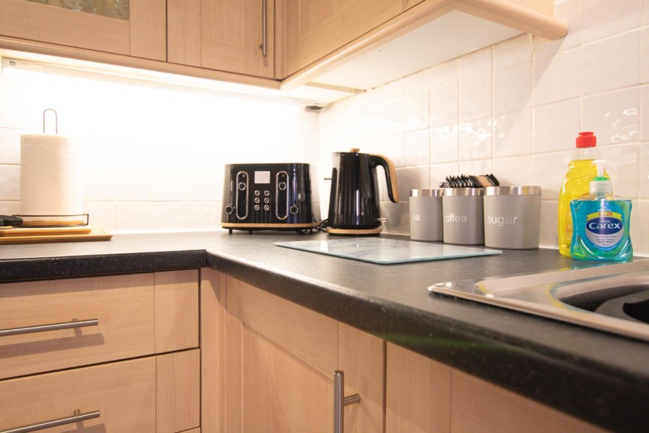 Lord Street - 2 Beautiful Apartments - Sleep Up To 14 Guests - By Rework Accommodation เชสเตอร์ ภายนอก รูปภาพ