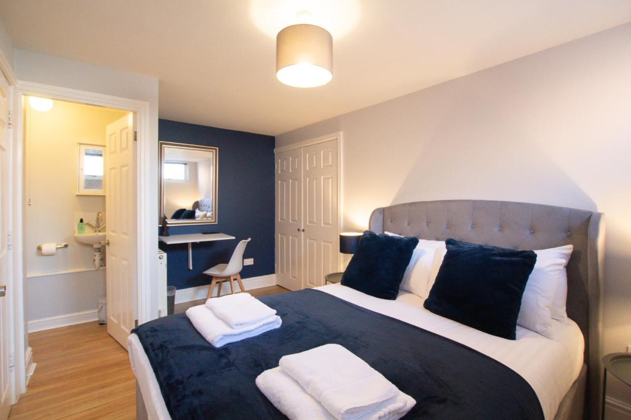 Lord Street - 2 Beautiful Apartments - Sleep Up To 14 Guests - By Rework Accommodation เชสเตอร์ ภายนอก รูปภาพ