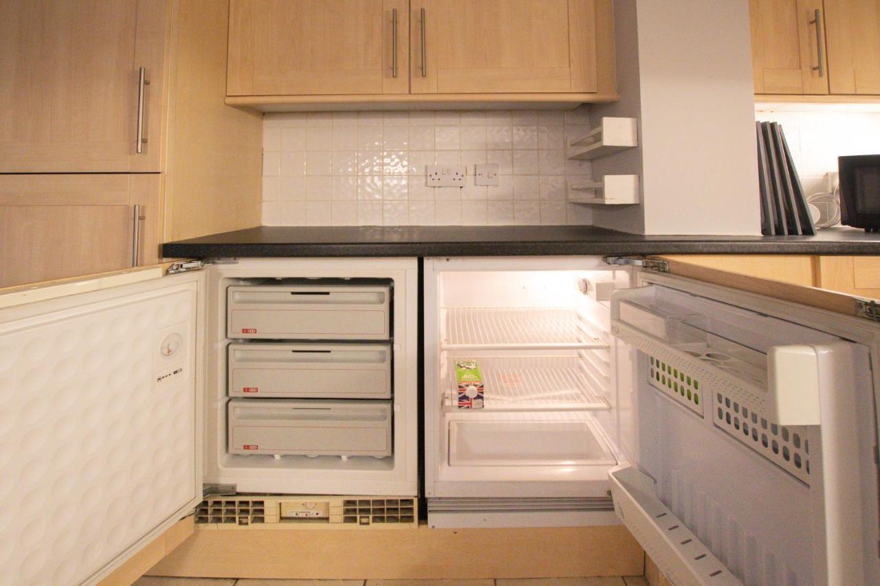 Lord Street - 2 Beautiful Apartments - Sleep Up To 14 Guests - By Rework Accommodation เชสเตอร์ ภายนอก รูปภาพ