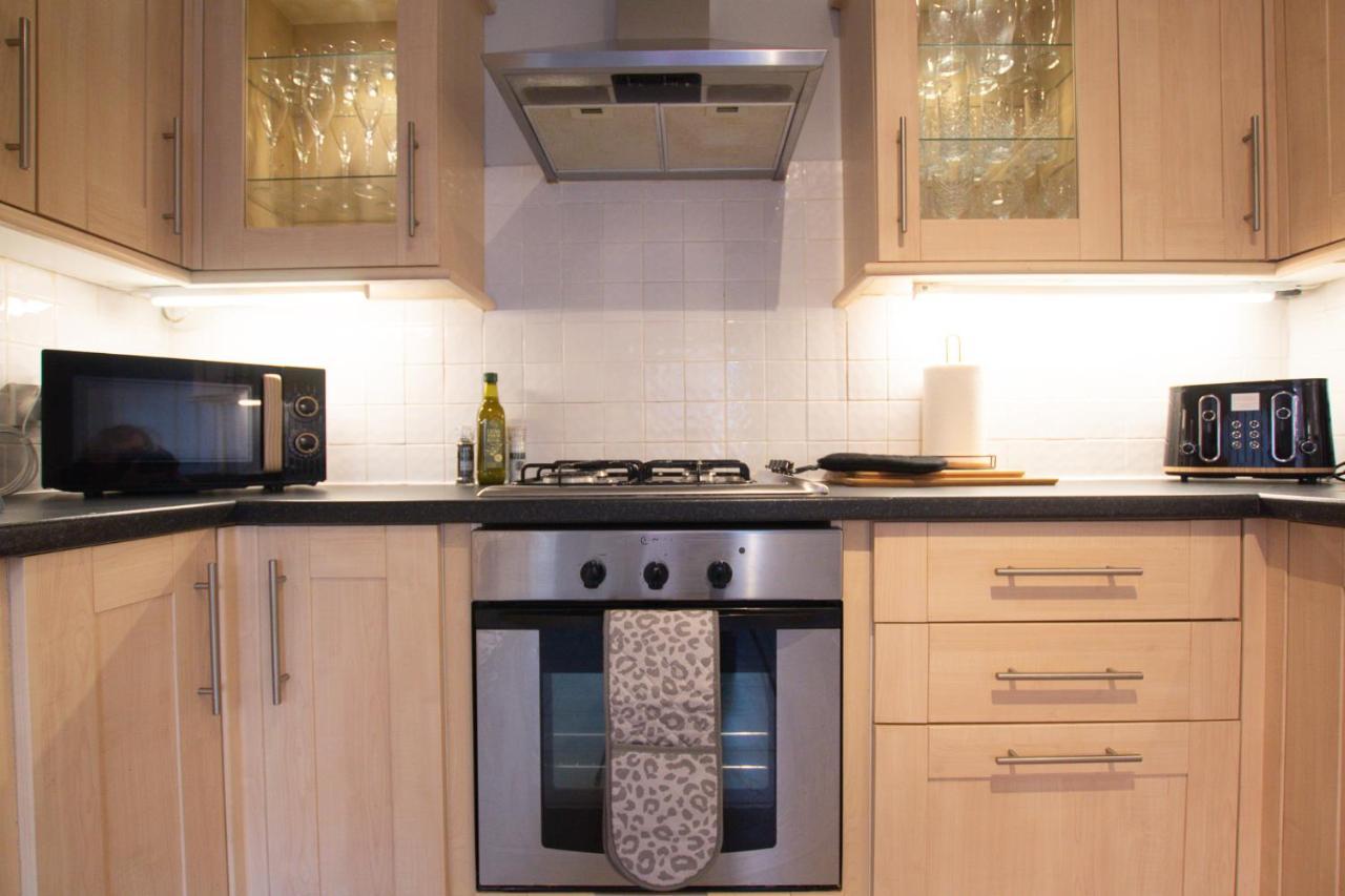 Lord Street - 2 Beautiful Apartments - Sleep Up To 14 Guests - By Rework Accommodation เชสเตอร์ ภายนอก รูปภาพ