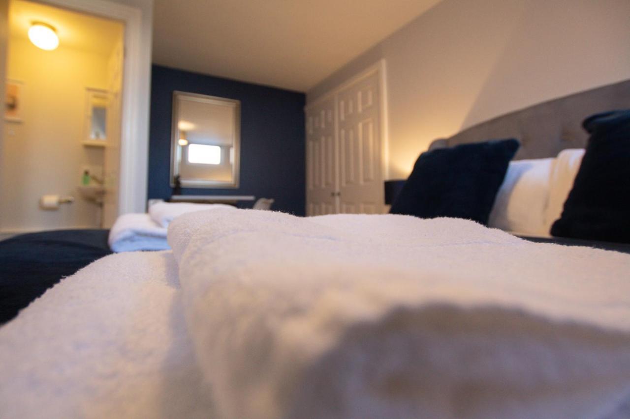 Lord Street - 2 Beautiful Apartments - Sleep Up To 14 Guests - By Rework Accommodation เชสเตอร์ ภายนอก รูปภาพ