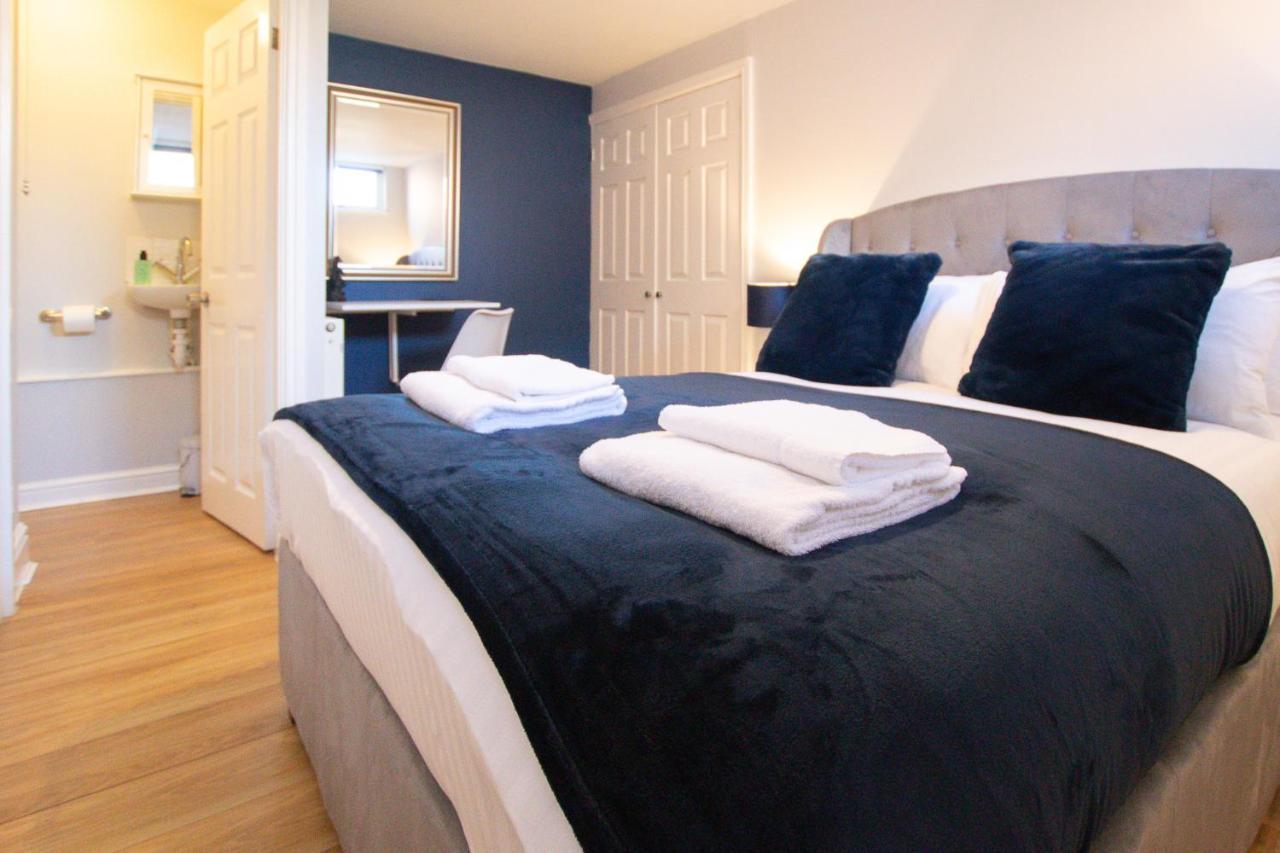 Lord Street - 2 Beautiful Apartments - Sleep Up To 14 Guests - By Rework Accommodation เชสเตอร์ ภายนอก รูปภาพ