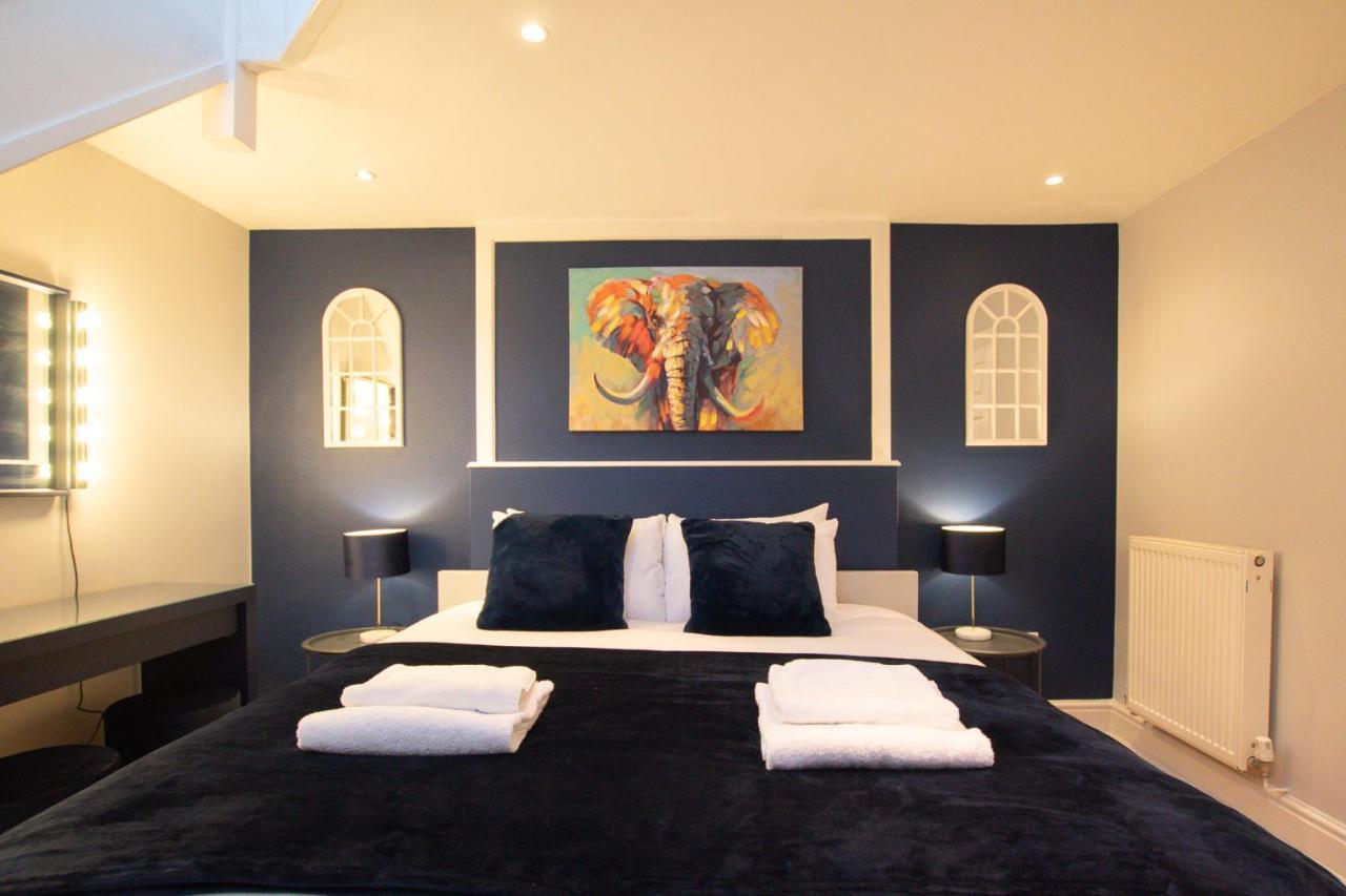 Lord Street - 2 Beautiful Apartments - Sleep Up To 14 Guests - By Rework Accommodation เชสเตอร์ ภายนอก รูปภาพ