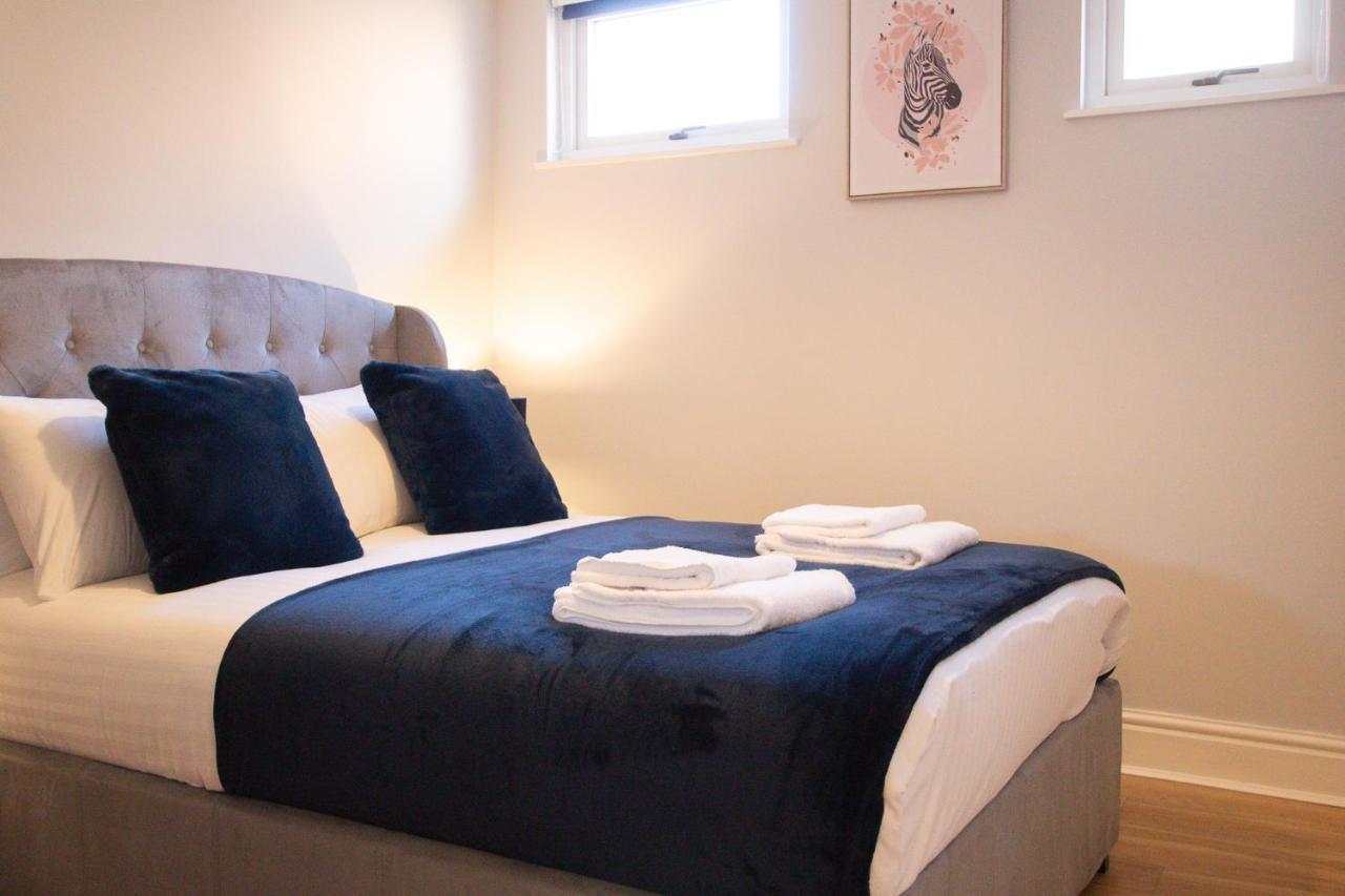 Lord Street - 2 Beautiful Apartments - Sleep Up To 14 Guests - By Rework Accommodation เชสเตอร์ ภายนอก รูปภาพ