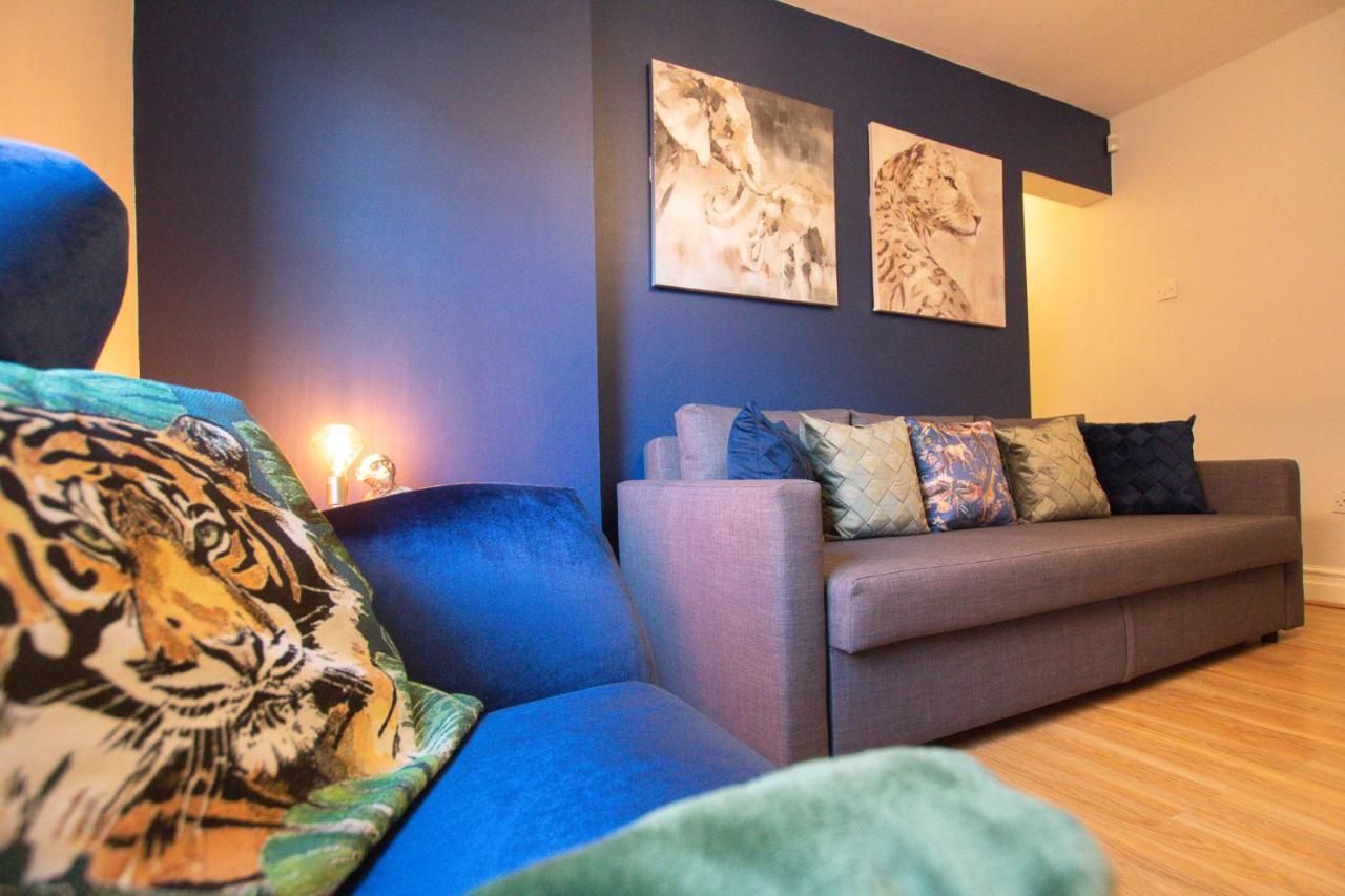 Lord Street - 2 Beautiful Apartments - Sleep Up To 14 Guests - By Rework Accommodation เชสเตอร์ ภายนอก รูปภาพ